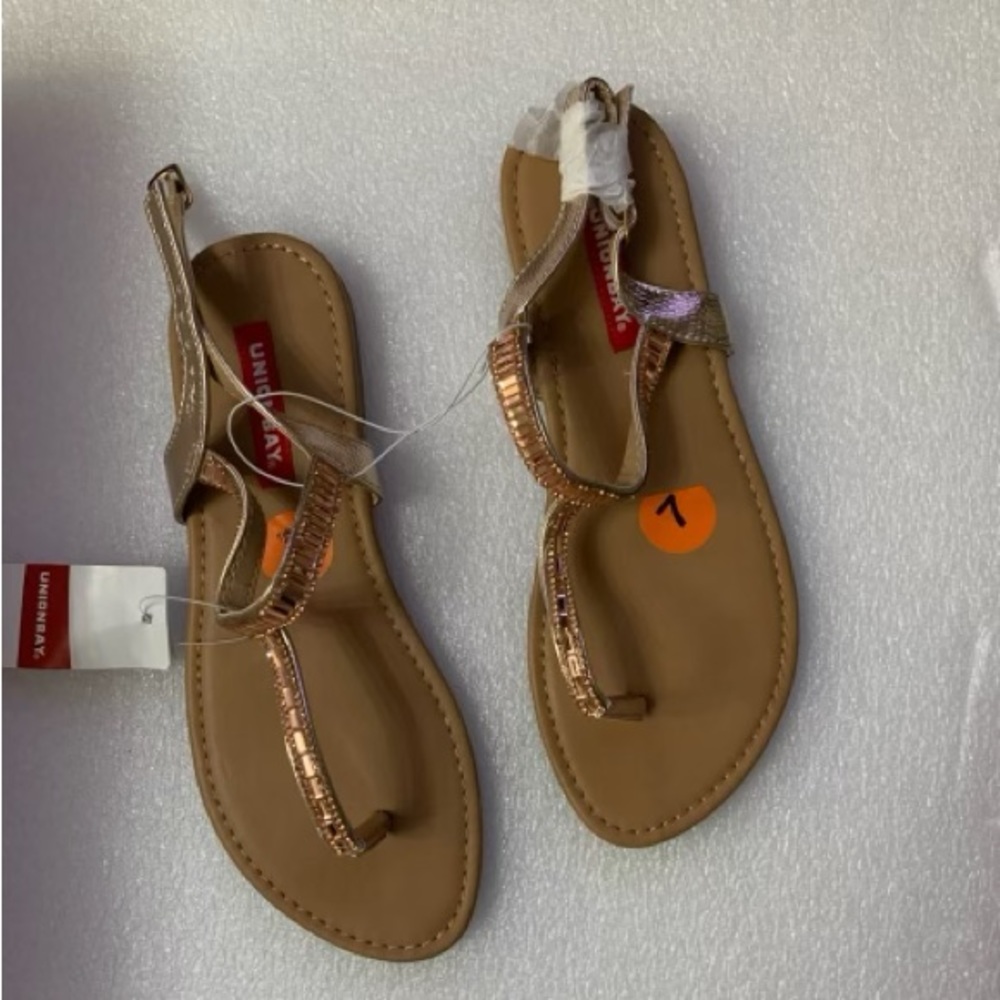 🆕Union Bay 
Size: 7 
Be simple yet super cute with these beautiful sandals.